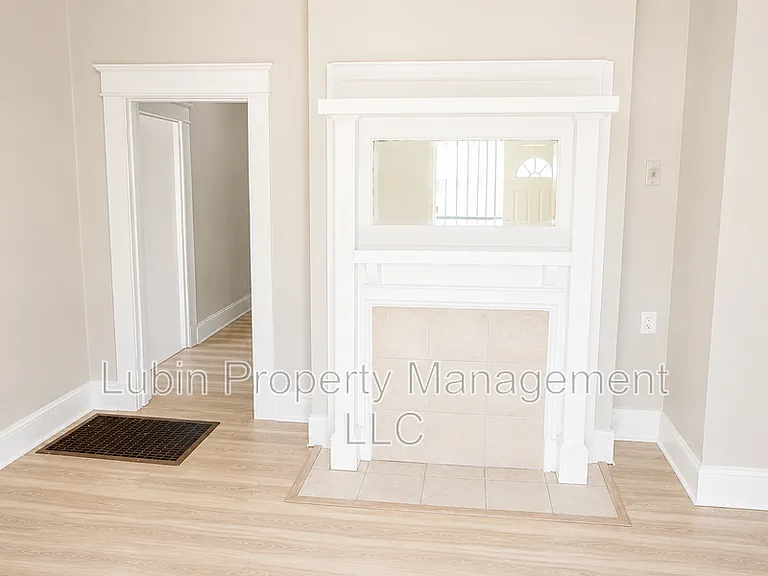 1246 Snowden Ave #E — Photo 2