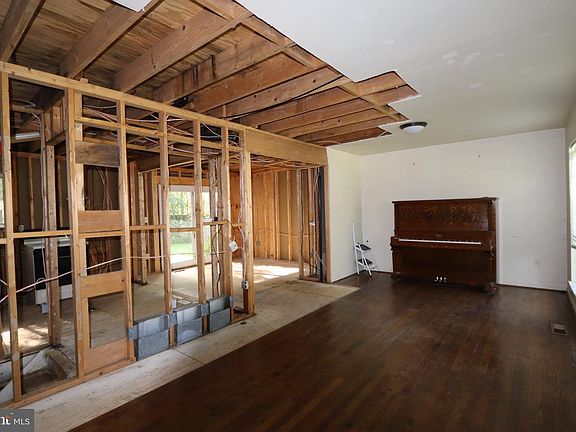 3rd image of 2403 Ivywood Rd
