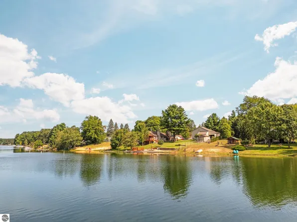 392 Gitchegumee Dr, Buckley, MI 49620