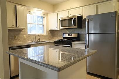 2nd image of 1101 E Main St APT 4