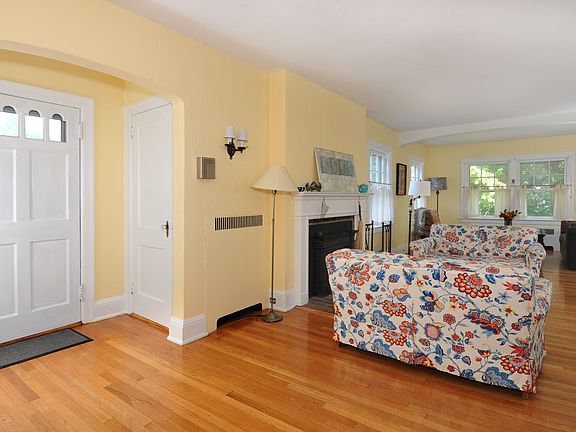 5th image of 76 Franklin Ave