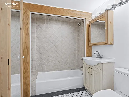 Rented by Sotheby's International Realty | media 8