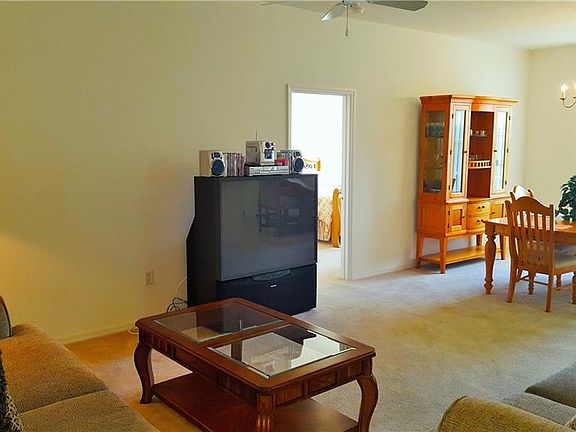 4th image of 616 Sandy Hills Ave