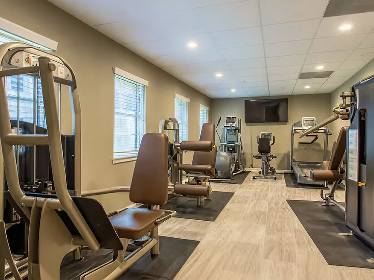 The Pointe Apartments — Photo 4
