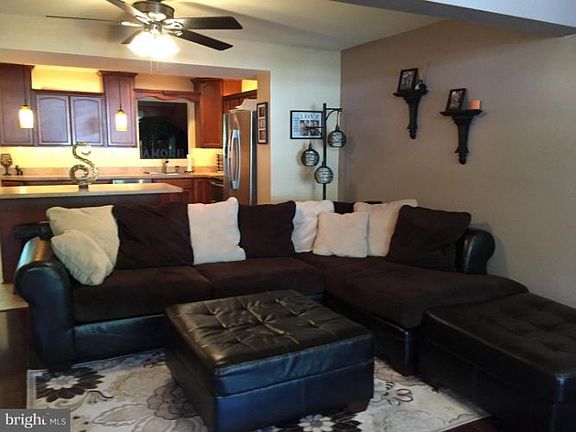 3rd image of 1319 Bennett Pl