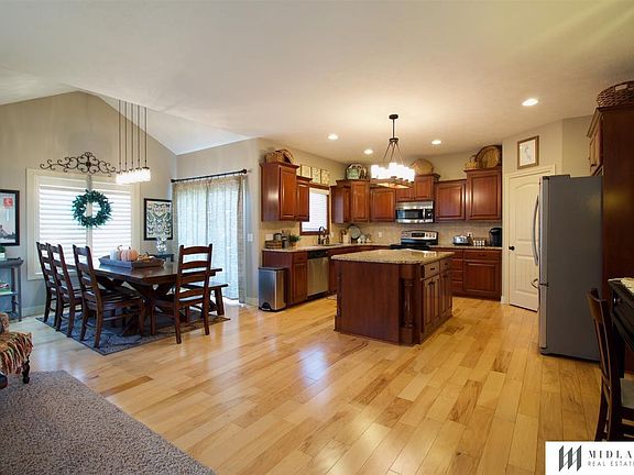 4th image of 12559 S 81st St