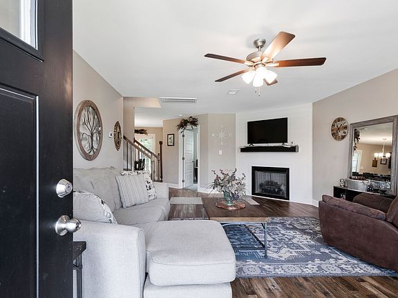 3rd image of 1094 Whitney Dr