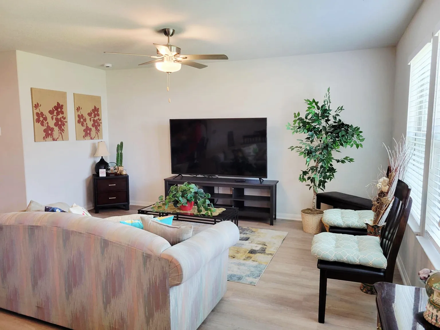 4 bed, 2.5 bath, 1745 sqft, $2,199 — Photo 4