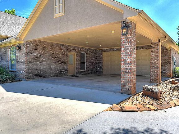 3rd image of 8475 Majestic Lake Ct