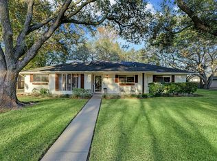 809 Forest Vw, Friendswood, TX 77546