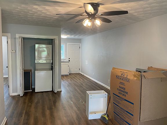2nd image of 2736 Baker St