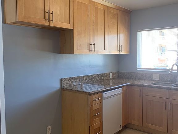 5th image of 725 N Kenwood St #3