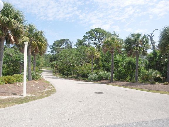 3rd image of 15 Waters Edge Dr
