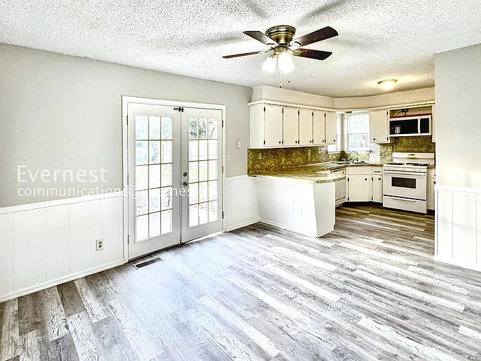 1756 S Pine Ave — Photo 7