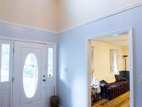5th image of 826 Leslie Ln