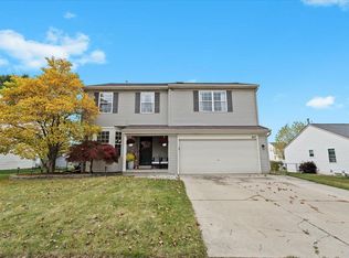 677 Ridgecrest Dr, Fenton, MI 48430