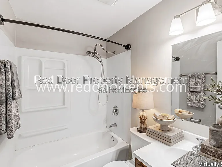 335 1st Ave NW #3 — Photo 5