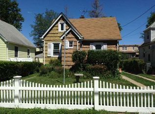 21 Westmoreland Rd, Merrick, NY 11566