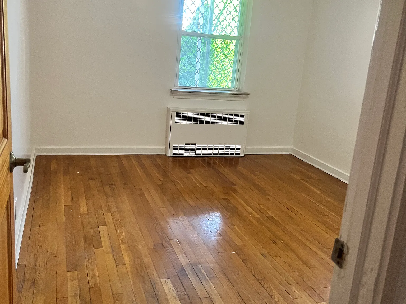 2210 Young Ave — Photo 2