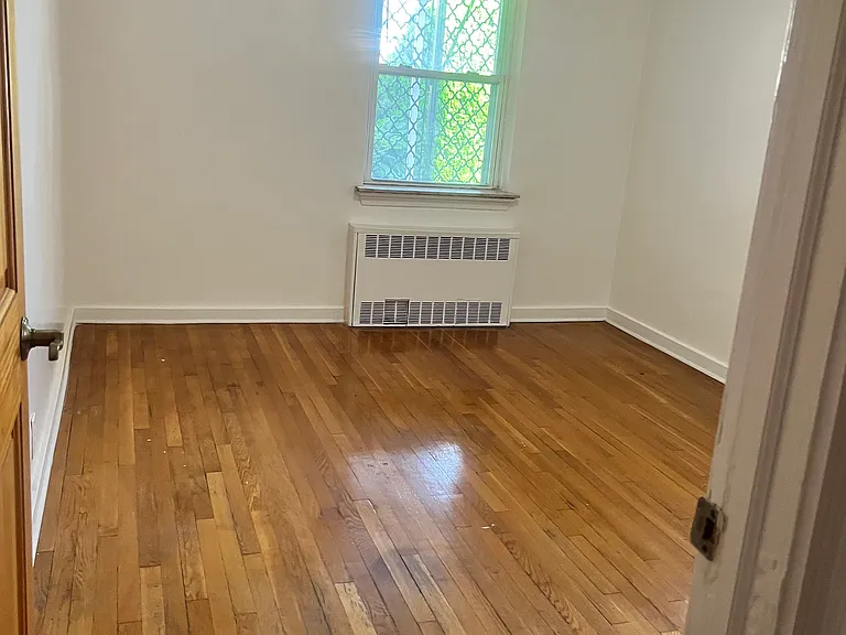 2210 Young Ave #1 — Photo 2