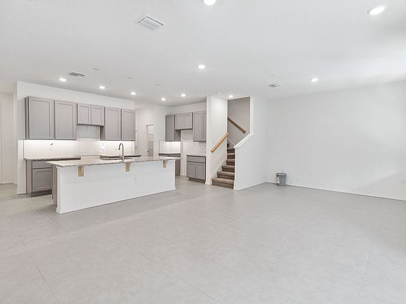 Modern Kitchen with Open Floor Plan
