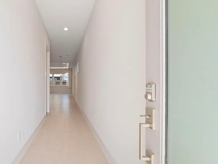 3007 Ventas Dr — Photo 1
