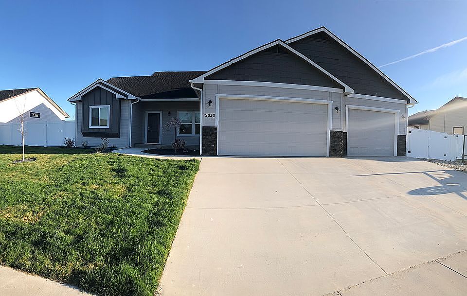1st image of 2032 Kelly Dr