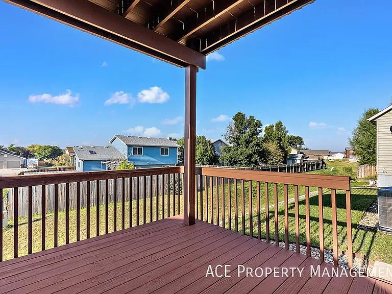 3119 New England St — Photo 13