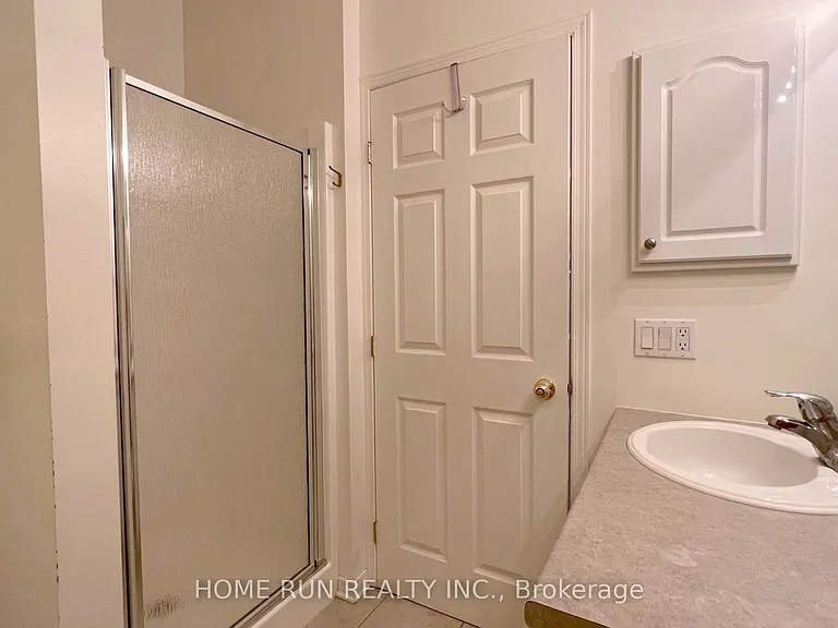 302 Wisteria Cres — Photo 12