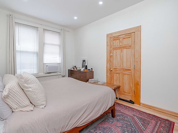3rd image of 168 Montrose Ave APT 3R