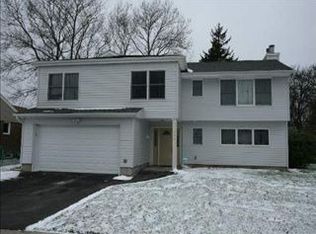 137 Grace St, Plainview, NY 11803