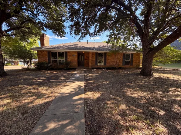1406 Tad St, Ennis, TX 75119
