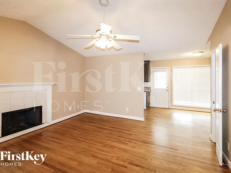 5082 Memory Ln — Photo 4