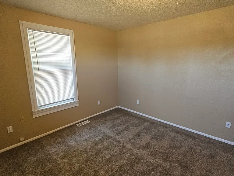 128 Rhea Ln — Photo 14