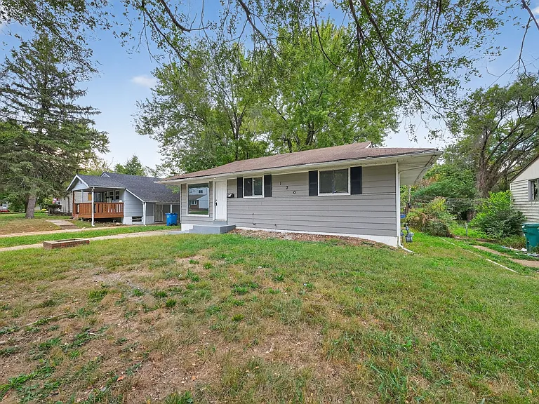120 McAlpine Dr — Photo 2