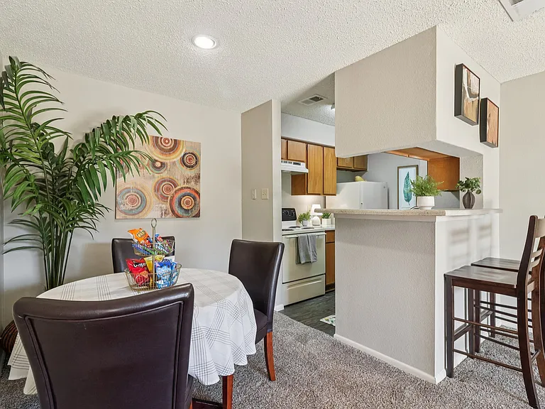 Rock Canyon Apartments — Photo 15