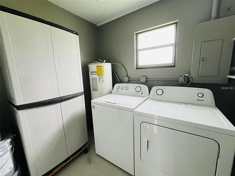 1509 Phyllis St — Photo 16