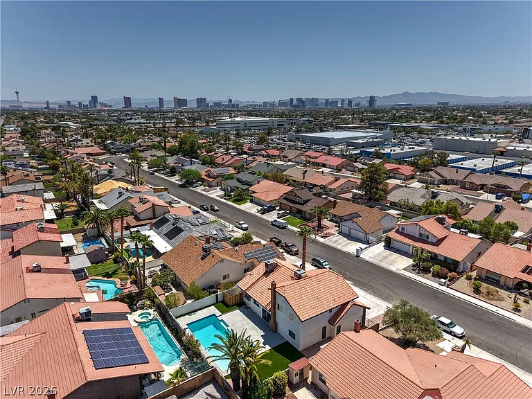 6348 Vicuna Dr — Photo 36