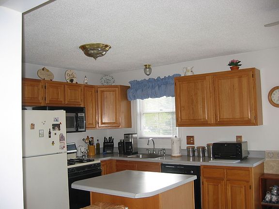2nd image of 23 Quail Run Dr #B