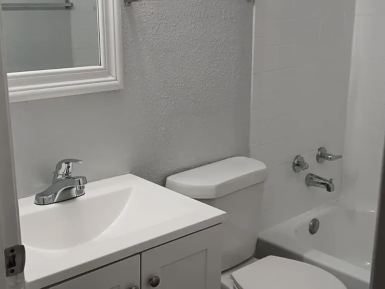 1430 Onslow St — Photo 11