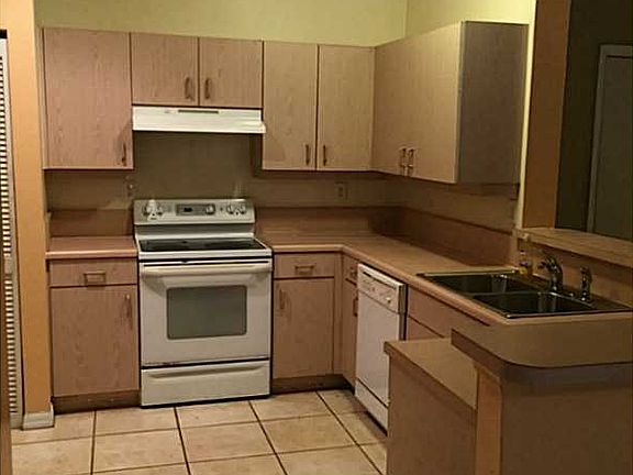 4th image of 10300 SW 18th St #10300