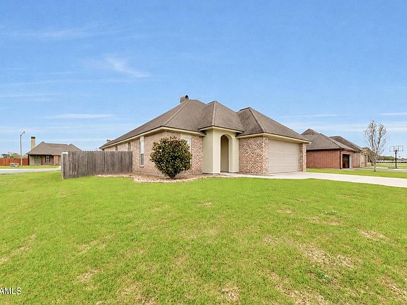 3rd image of 608 Braxton Dr