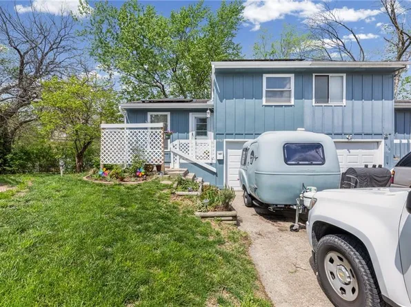 8462 Lane Dr, Raytown, MO 64138