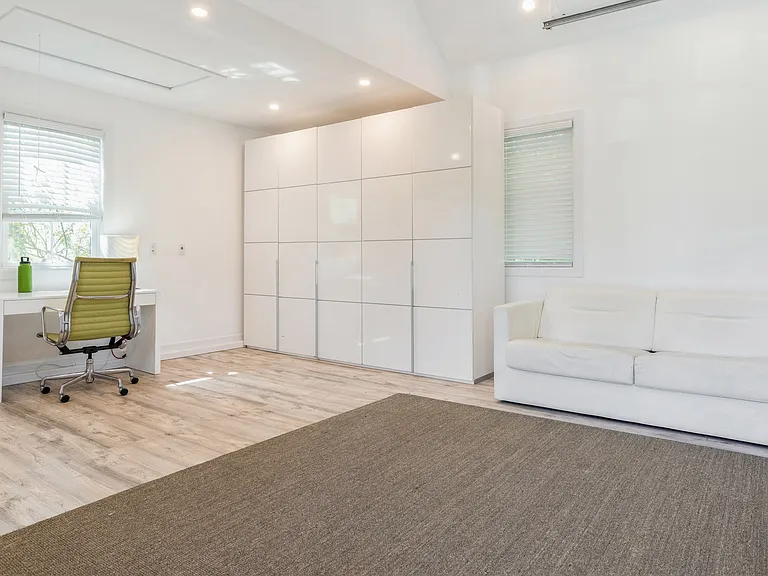 252 Hill St — Photo 18
