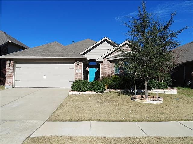1st image of 320 Hawthorn Dr