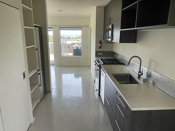 4th image of 602 12th Ave E Unit 4