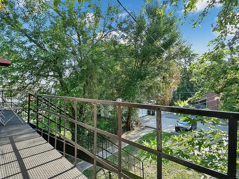 1506 Summit St — Photo 22
