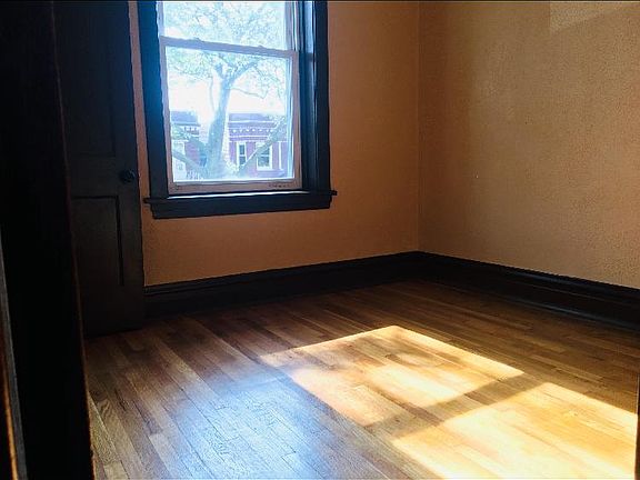 5th image of 4733 N Sawyer Ave #2