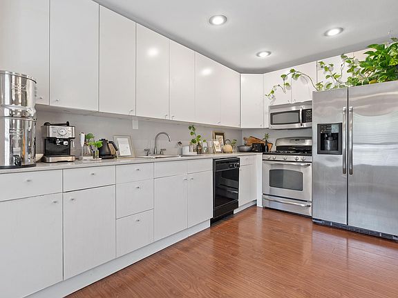 2nd image of 2409 La Casa Dr #B