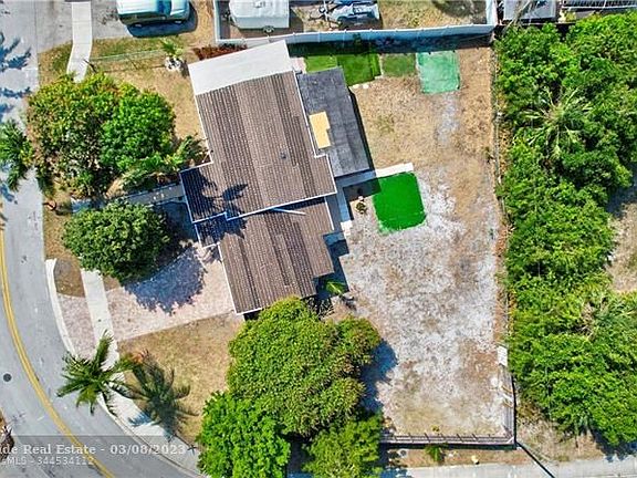 4th image of 5281 NE 19th Ave